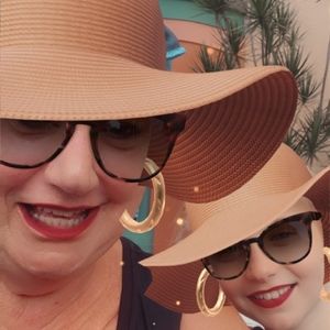 Meet your Posher, Carol